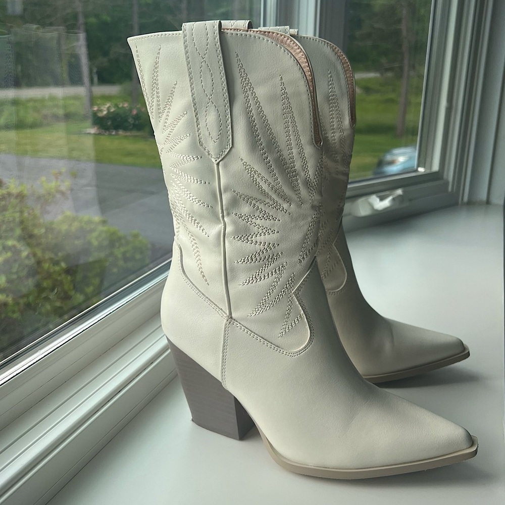 Elegant Cream Heeled Boots
